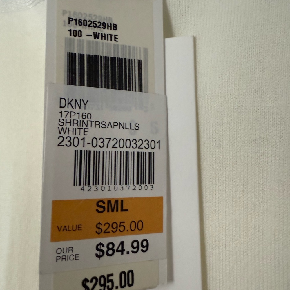 NWT DKNY Ivory Sweater. Size M - Picture 8 of 10